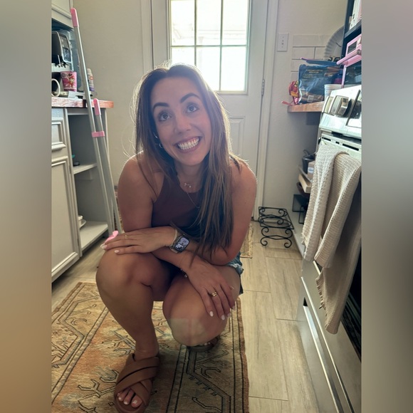 Meet your Posher, Elizabeth - Picture 4 of 4